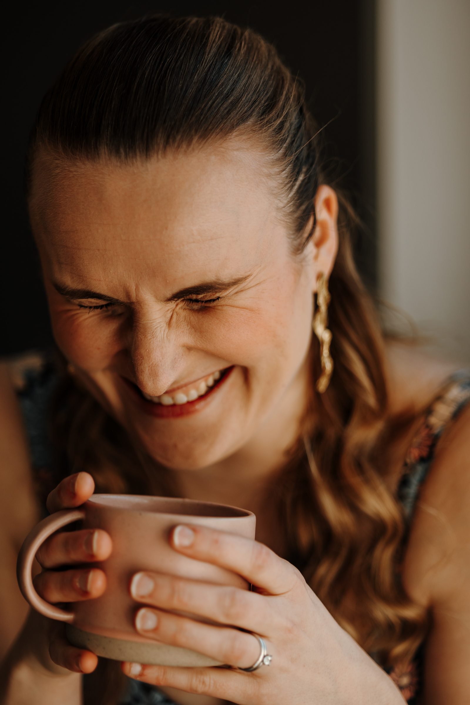 Lise Selling med kaffe